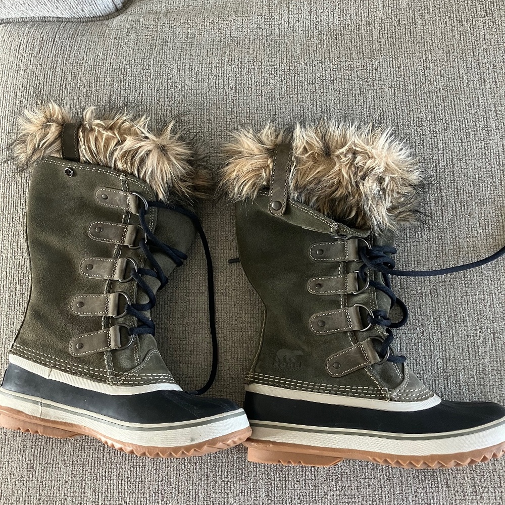 Like New Joan of Arctic Waterproof Sorel Boots